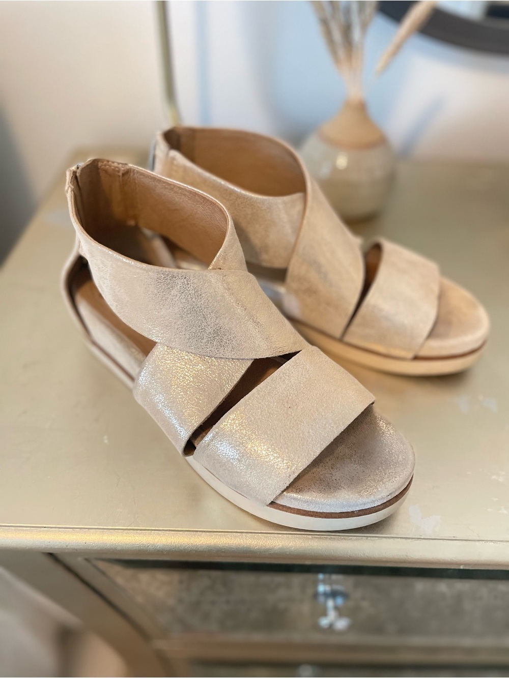Bussola Sandal in Shimmery Beige